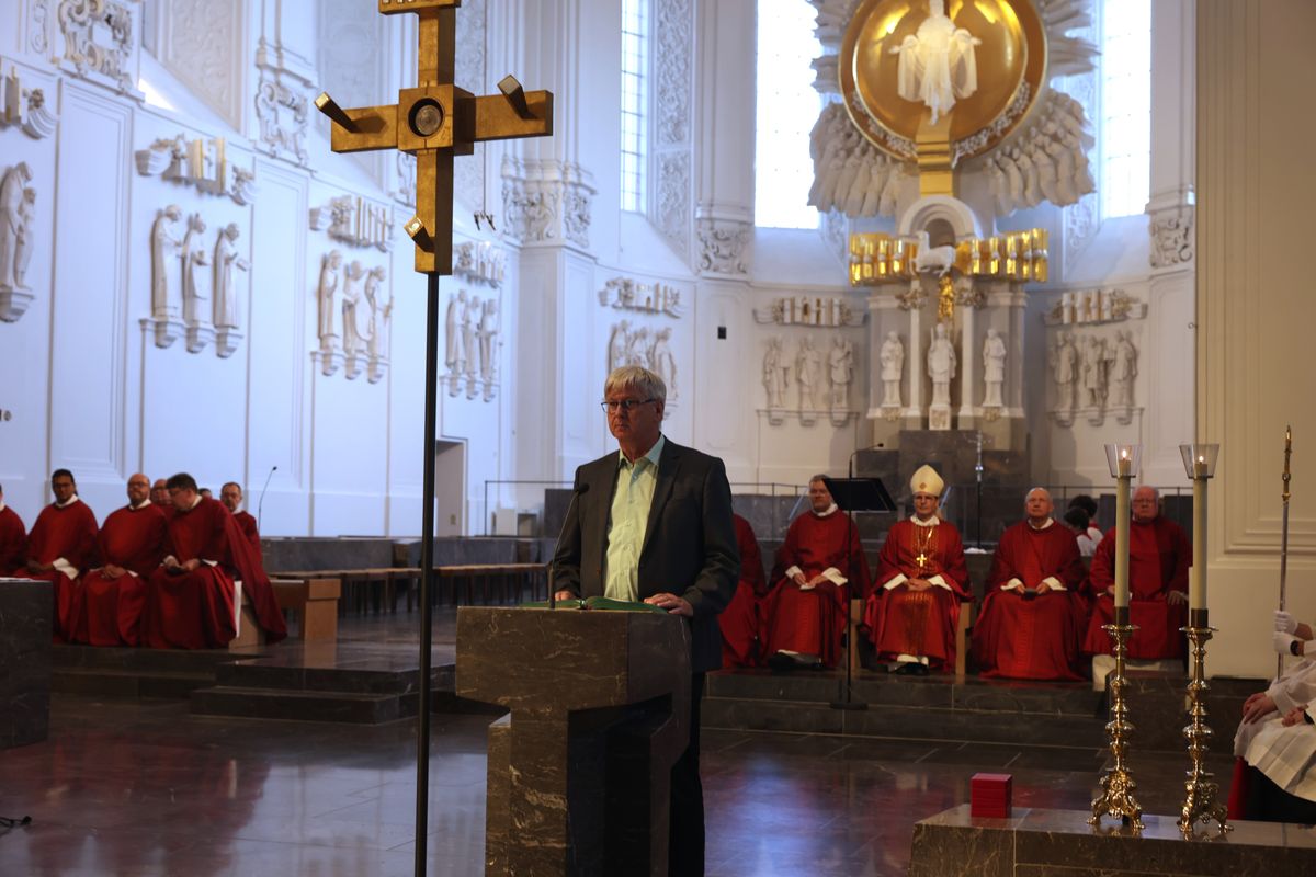 Rund 900 Personen feierten den Kiliani-Pontifikalgottesdienst für Räte und Politiker am Montagabend, 7. Juli, im Kiliansdom mit. Eine Begegnung auf dem Kiliansplatz schloss sich an. 