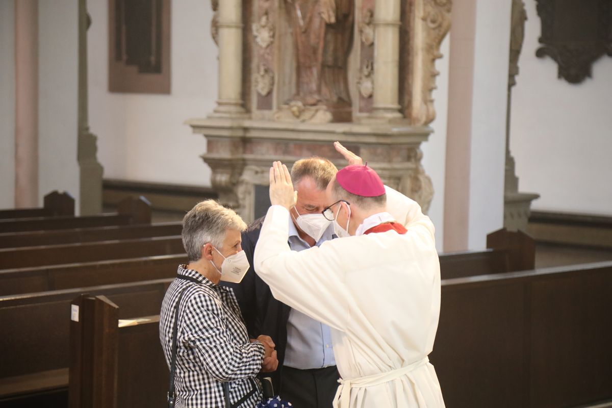 2621/0624 Ehejubilare Bischof 29. Juni Vormittag_28042