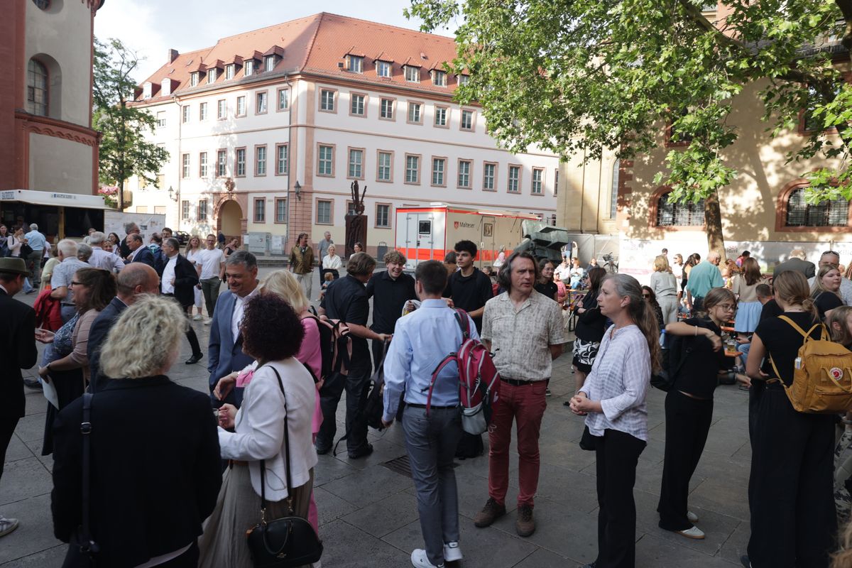 Beim Kiliani-Gottesdienst für die in Schule und Erziehung Tätigen hat Bischof Dr. Franz Jung am Freitag, 11. Juli, im Würzburger Kiliansdom 24 Frauen und Männern die Missio canonica verliehen.
