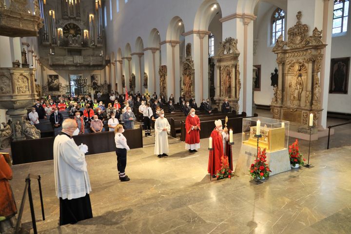 Am Mittwochabend, 7. Juli, gab es die Kiliani-Wort-Gottes-Feier mit Weihbischof Ulrich Boom für Polizei, Feuerwehr, Technisches Hilfswerk, Rettungsdienste und Notfallseelsorge im Kiliansdom.
