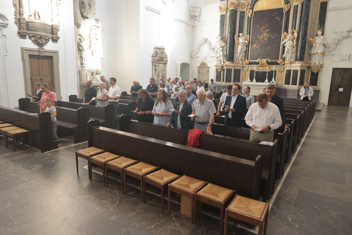 Beim Kiliani-Gottesdienst für die in Schule und Erziehung Tätigen hat Bischof Dr. Franz Jung am Freitag, 11. Juli, im Würzburger Kiliansdom 24 Frauen und Männern die Missio canonica verliehen.