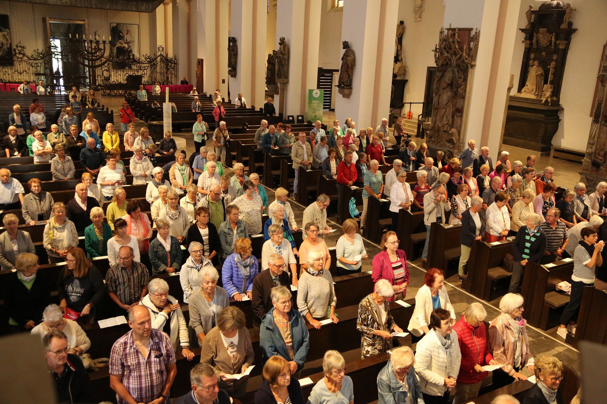 Weihbischof em. Ulrich Boom hat am Dienstag, 8. Juli, einen Kiliani-Gottesdienst für die Region Aschaffenburg und die Pfarrhausfrauen aus dem gesamten Bistum im Würzburger Kiliansdom gefeiert. Weihbischof em. Ulrich Boom hat am Dienstag, 8. Juli, einen Kiliani-Gottesdienst für die Region Aschaffenburg und die Pfarrhausfrauen aus dem gesamten Bistum im Würzburger Kiliansdom gefeiert.