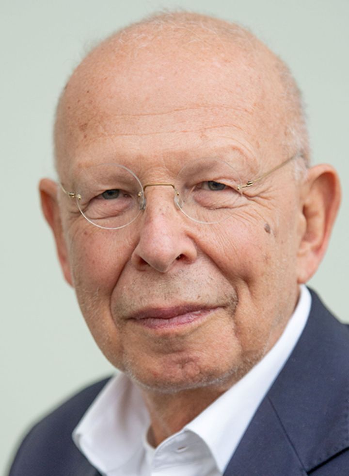 Zu einer Buchvorstellung und einem Gespräch mit dem Autor Rafael Seligmann (Foto) lädt die Gesellschaft für christlich-jüdische Zusammenarbeit in Würzburg und Unterfranken am Montag, 20. Oktober, um 19.30 Uhr, in das jüdische Gemeinde- und Kulturzentrum „Shalom Europa“ in Würzburg ein.