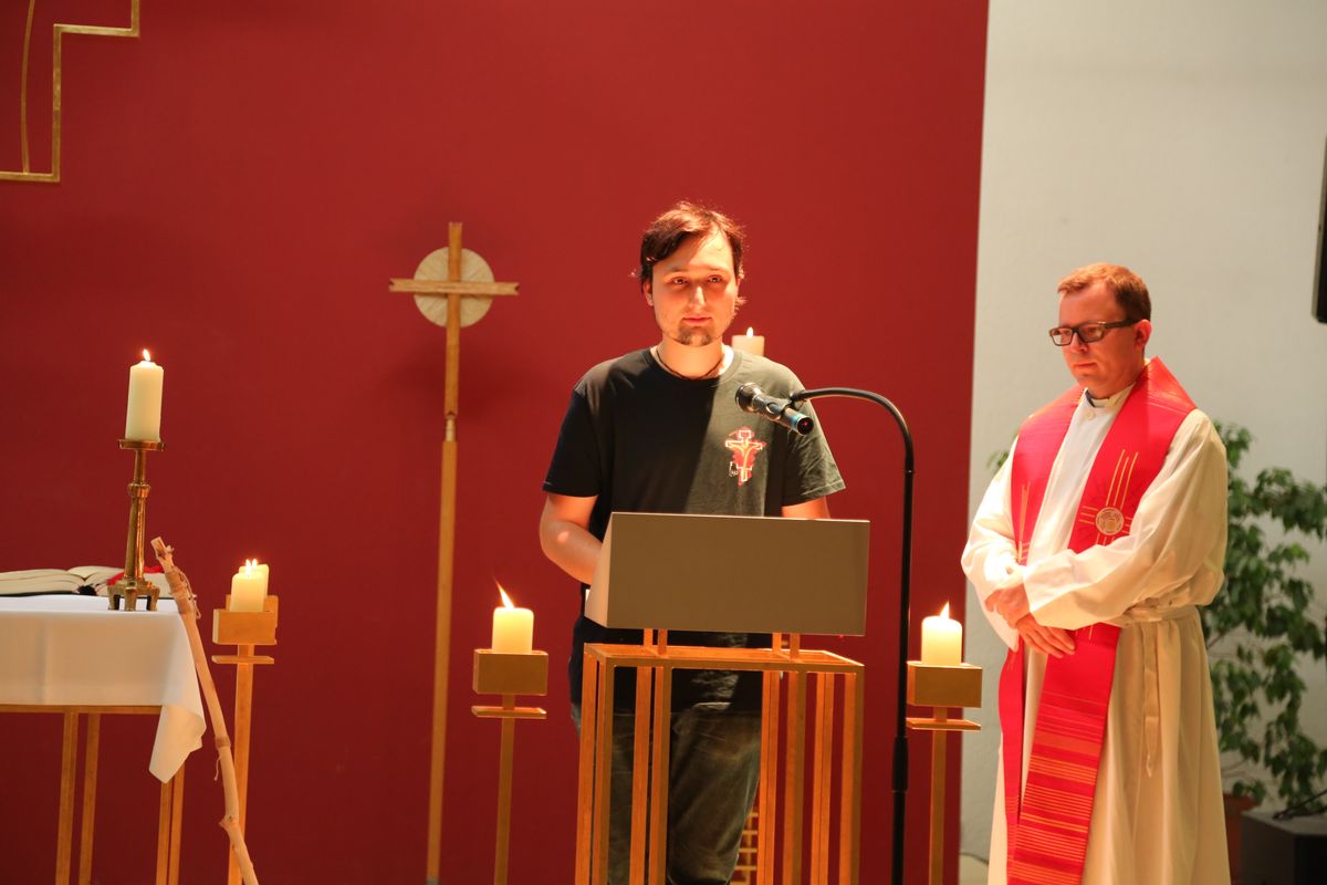 Am Tag der Jugend hat Weihbischof Paul Reder im Anschluss an ein buntes Workshop-Programm einen Kiliani-Gottesdienst mit den Jugendlichen im Kilianeum in Würzburg gefeiert.