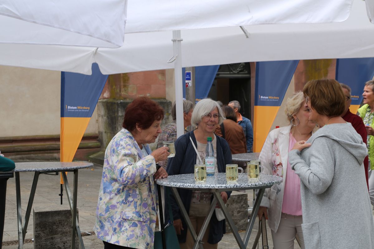 Weihbischof em. Ulrich Boom hat am Dienstag, 8. Juli, einen Kiliani-Gottesdienst für die Region Aschaffenburg und die Pfarrhausfrauen aus dem gesamten Bistum im Würzburger Kiliansdom gefeiert.
