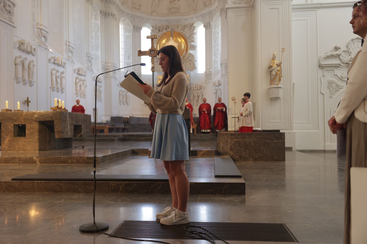 Beim Kiliani-Gottesdienst für die in Schule und Erziehung Tätigen hat Bischof Dr. Franz Jung am Freitag, 11. Juli, im Würzburger Kiliansdom 24 Frauen und Männern die Missio canonica verliehen.
