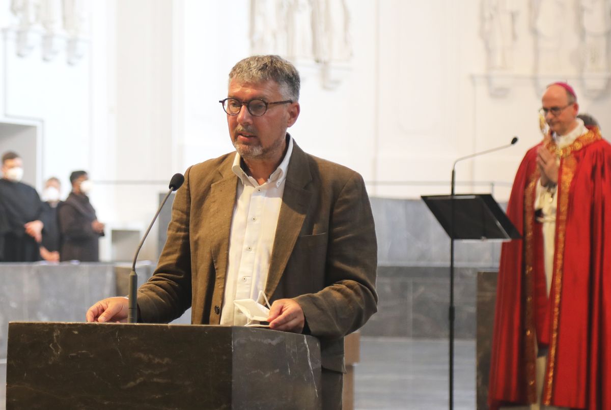 Bischof Dr. Franz Jung feierte am 6. Juli 2021 im Kiliansdom eine Pontifikalvesper mit Priestern, Diakonen, Ordensleuten, Missionaren sowie Pastoralen Mitarbeiterinnen und Mitarbeitern.