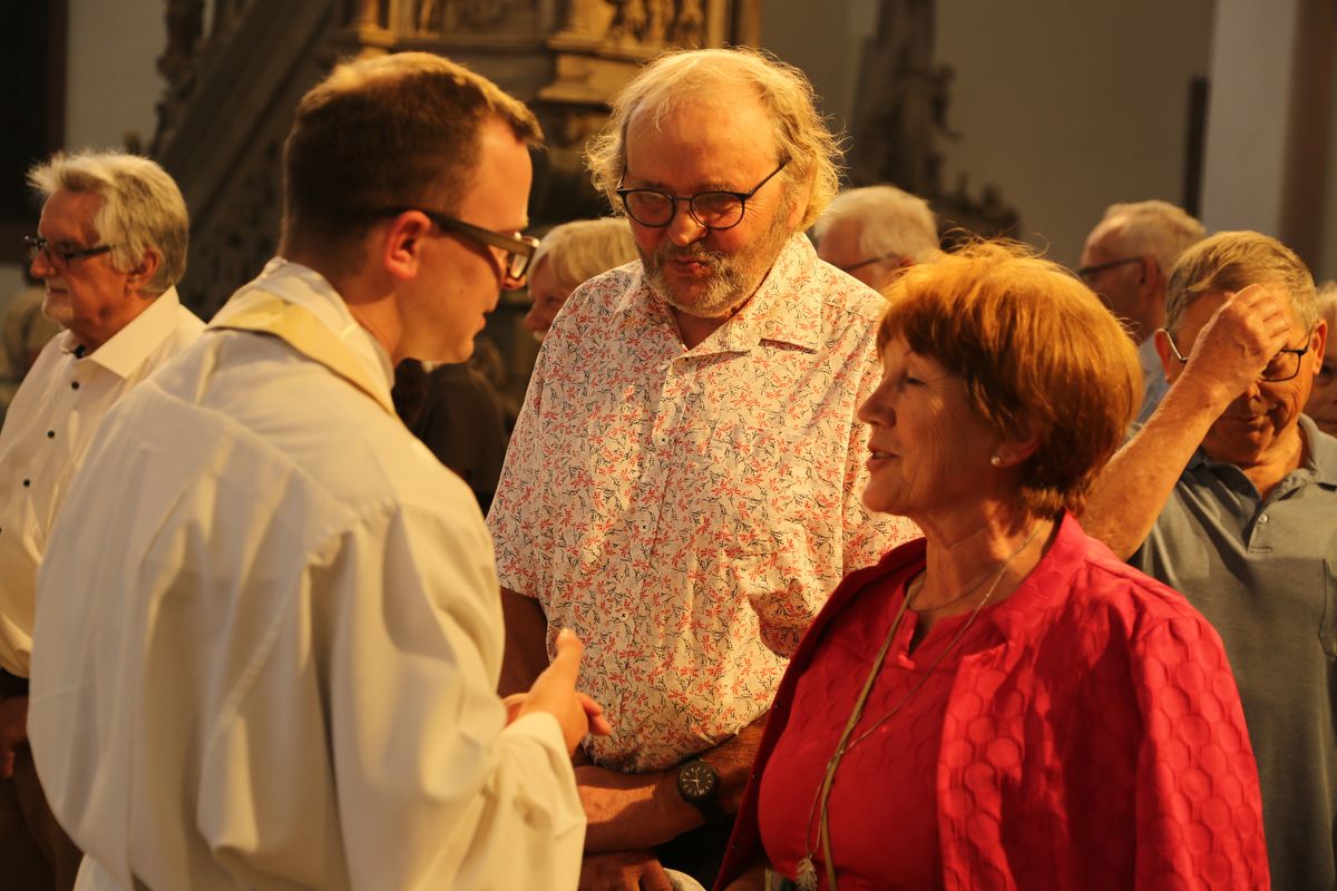 Rund 250 Ehejubilare haben am Freitagnachmittag, 4. Juli, im Kiliansdom in einem Pontifikalgottesdienst mit Weihbischof em. Ulrich Boom ihr Eheversprechen erneuert. 