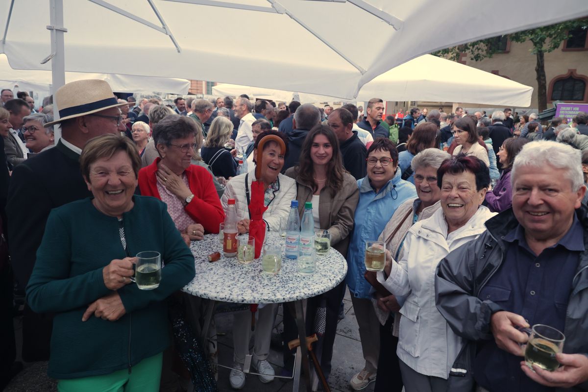 Rund 900 Personen feierten den Kiliani-Pontifikalgottesdienst für Räte und Politiker am Montagabend, 7. Juli, im Kiliansdom mit. Eine Begegnung auf dem Kiliansplatz schloss sich an. 