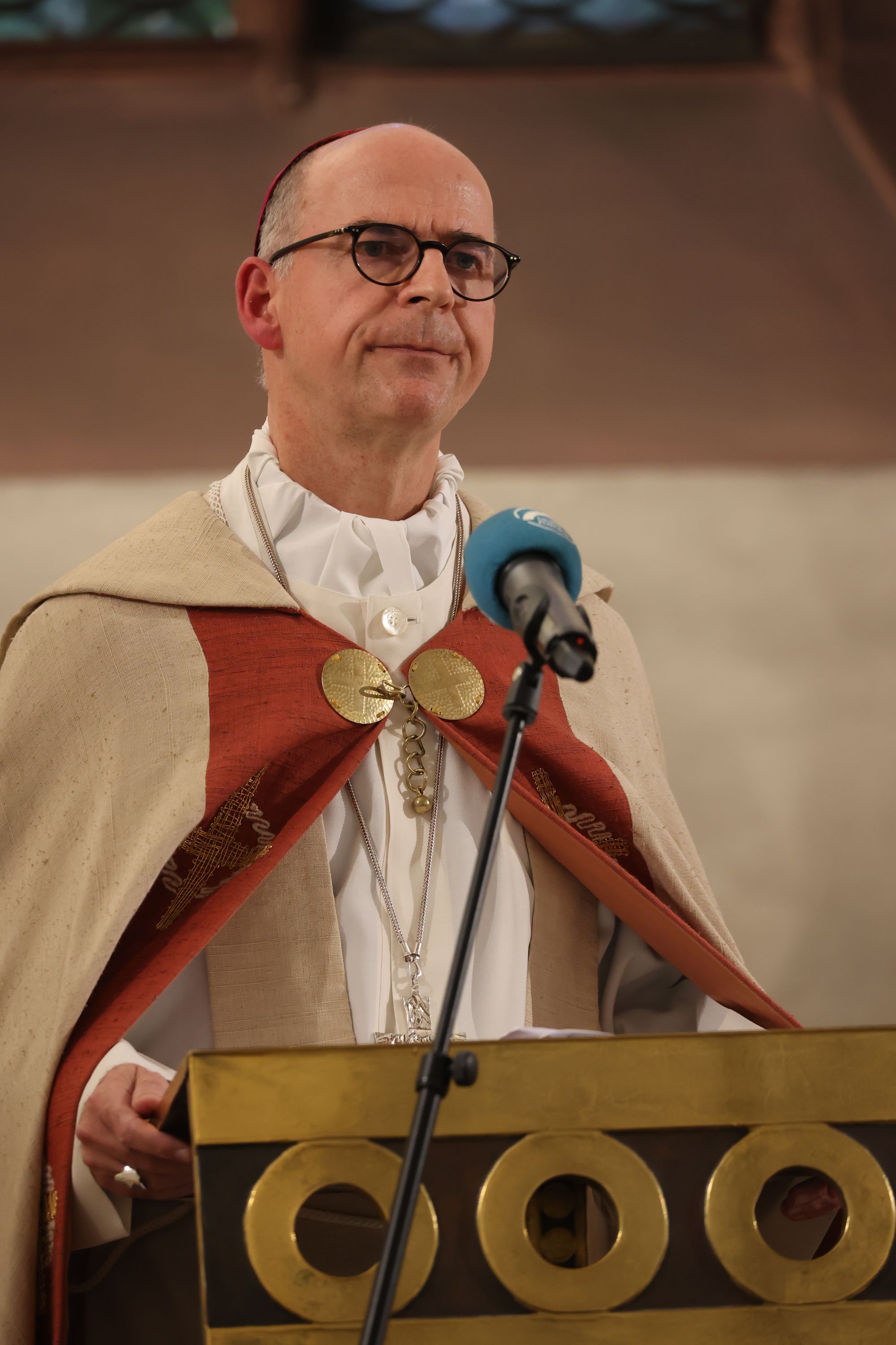 Bischof Dr. Franz Jung betonte in seiner Predigt, nur in weltweiter Solidarität könnten die Wunden der Welt geheilt werden. 