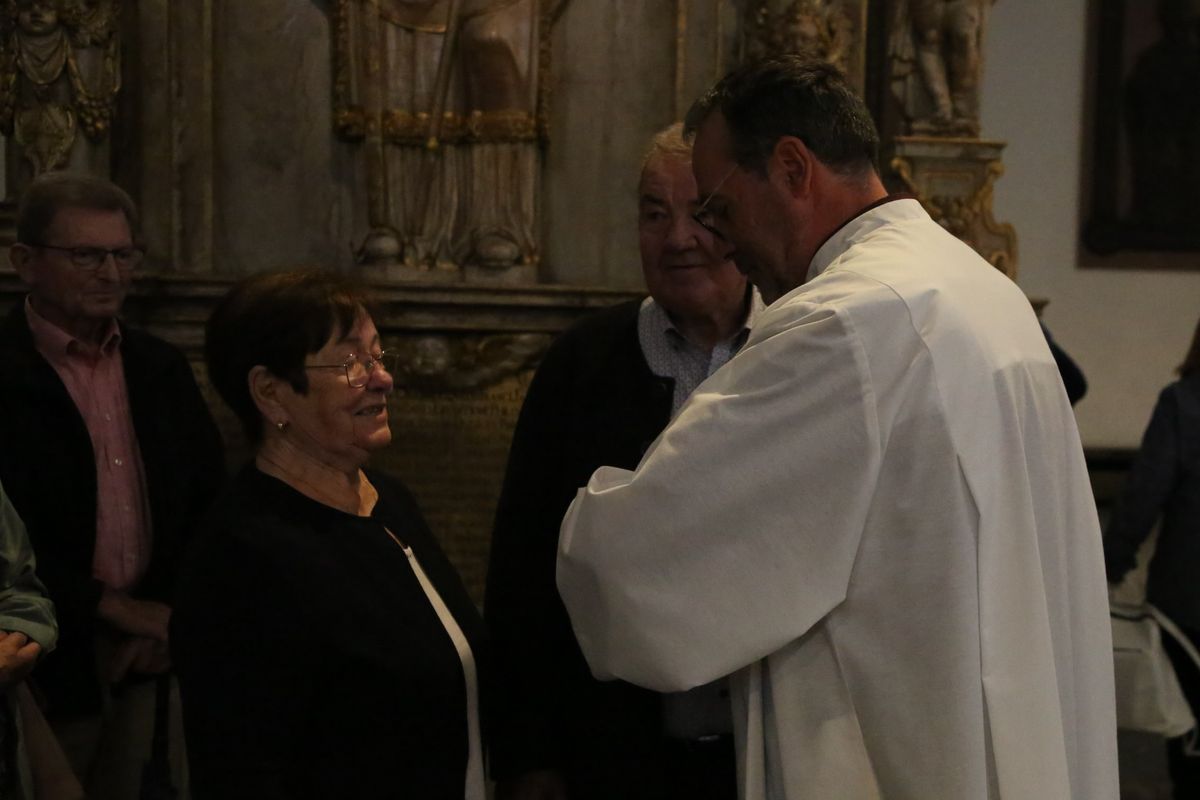 Bischof Dr. Franz Jung hat am Donnerstagnachmittag, 4. Juli, mit etwa 320 Paaren im Kiliansdom ihr goldenes oder diamantenes Ehejubiläum gefeiert.