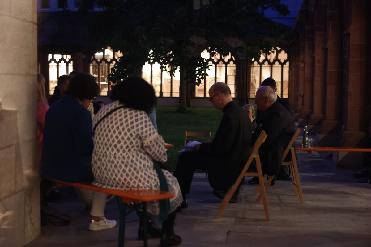 Die "Nacht der Hoffnung" am Samstagabend, 13. Juli, der Kiliani-Wallfahrtswoche lud zu Besinnung, Gebet und Kraftschöpfen in den Kiliansdom ein. Viele Passanten nutzten das Angebot, das um Mitternacht endete.
