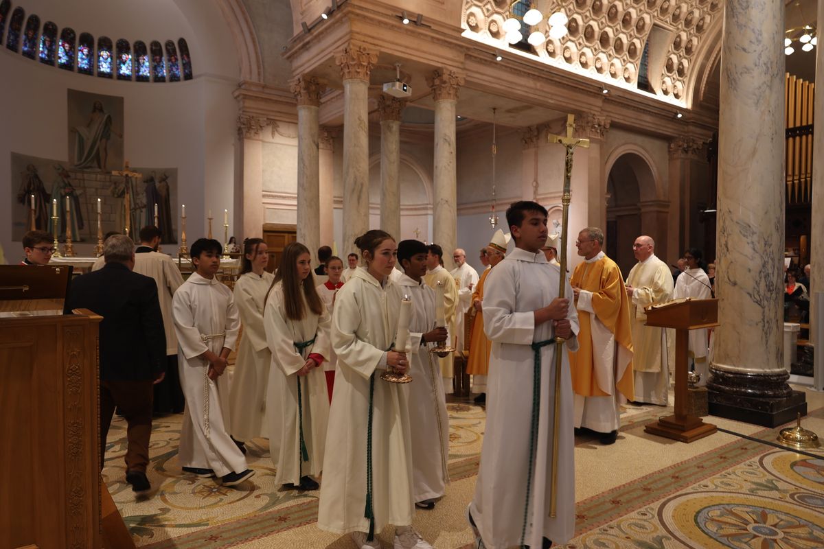 Bischof Dr. Franz Jung feierte am Sonntag, 6. Oktober, einen Gottesdienst zum Abschluss der Irlandwallfahrt mit den Reliquien der Frankenapostel in der Kathedrale von Cavan. Im Anschluss wurde der Schrein mit den Häuptern der Märtyrer für den Rücktransport nach Würzburg sicher verpackt.
