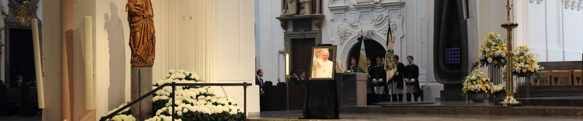 1825/0422 Pontifikalrequiem für Papst Franziskus_57476