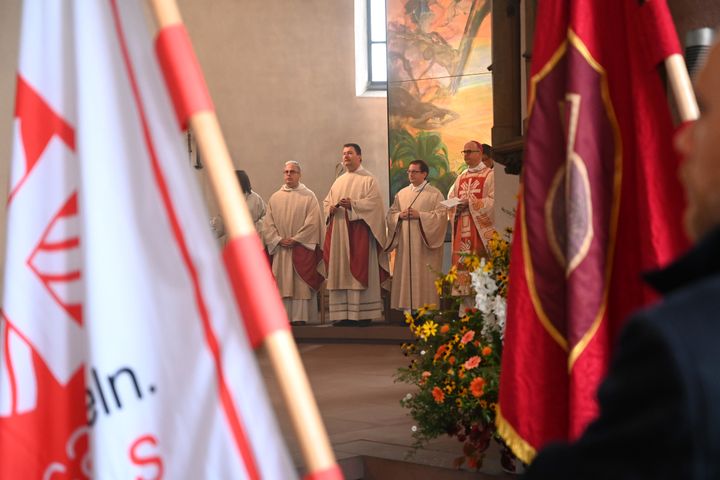 Anlässlich des Vinzenztages 2024 der Caritas hat Bischof Dr. Franz Jung (rechts) in der Miltenberger Pfarrkirche Sankt Jakobus der Ältere einen Festgottesdienst gefeiert.