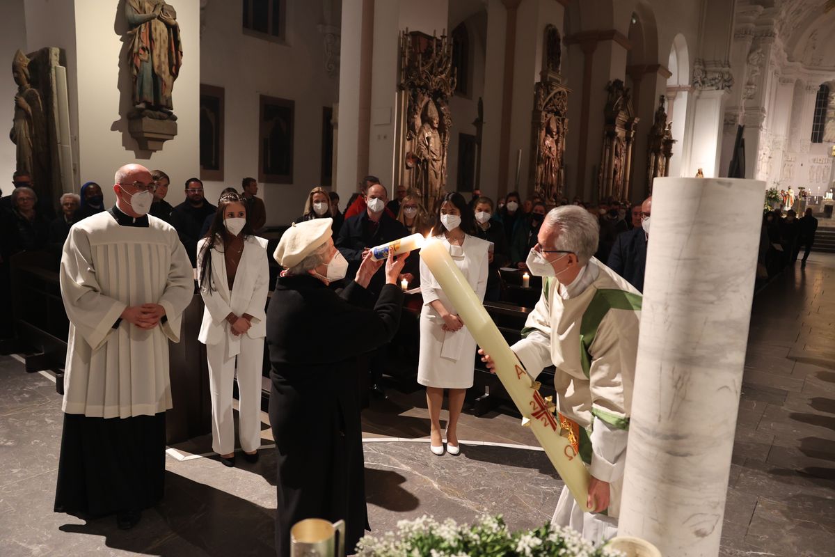 BIschof Dr. Franz Jung feiert am Samstagabend, 16. April, im Würzburger Kiliansdom die Osternacht.