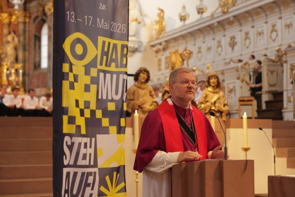 Domdekan Dr. Jürgen Vorndran stand dem Musikalischen Abendgebet vor und gab drei spirituelle Impulse zu Zweifel, Glaube und Hoffnung.