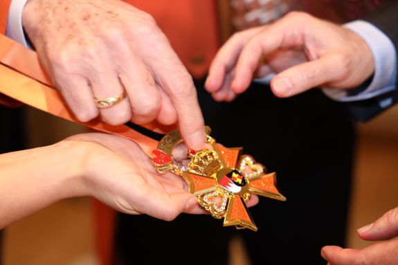 Das Würzburger Prinzenpaar Robert II. und Britta I. sowie Vertreter der ersten Karnevalsgeselllschaft Elferrat Würzburg haben Bischof Dr. Franz Jung am Dienstag, 4. Februar, im Bischofshaus besucht. Das Würzburger Prinzenpaar Robert II. und Britta I. sowie Vertreter der ersten Karnevalsgeselllschaft Elferrat Würzburg haben Bischof Dr. Franz Jung am Dienstag, 4. Februar, im Bischofshaus besucht.