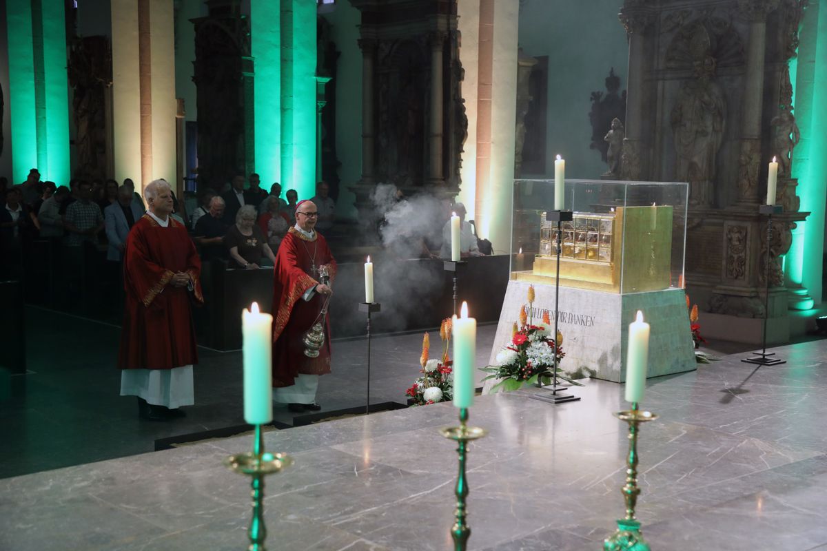 Die "Nacht der Hoffnung" in der Kiliani-Wallfahrtswoche am Samstagabend, 12. Juli, lud zu Stille, Gebet und Besinnung in den Kiliansdom ein. Viele Passanten nutzten das Angebot, das um Mitternacht endete.