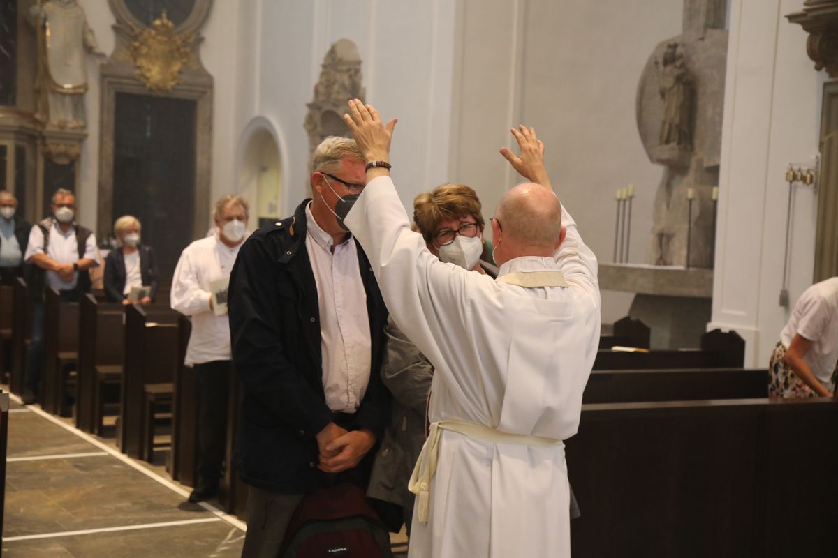 2721/0637-Dankgottesdienst für Ehejubilare mit Bischof Dr. Franz Jung_28281 Bischof Dr. Franz Jung hat am Mittwochabend, 30. Juni, einen Gottesdienst im Würzburger Kiliansdom gefeiert.