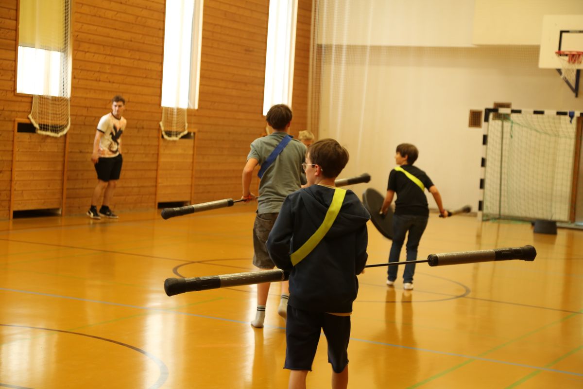 Am Tag der Jugend hat Weihbischof Paul Reder im Anschluss an ein buntes Workshop-Programm einen Kiliani-Gottesdienst mit den Jugendlichen im Kilianeum in Würzburg gefeiert.