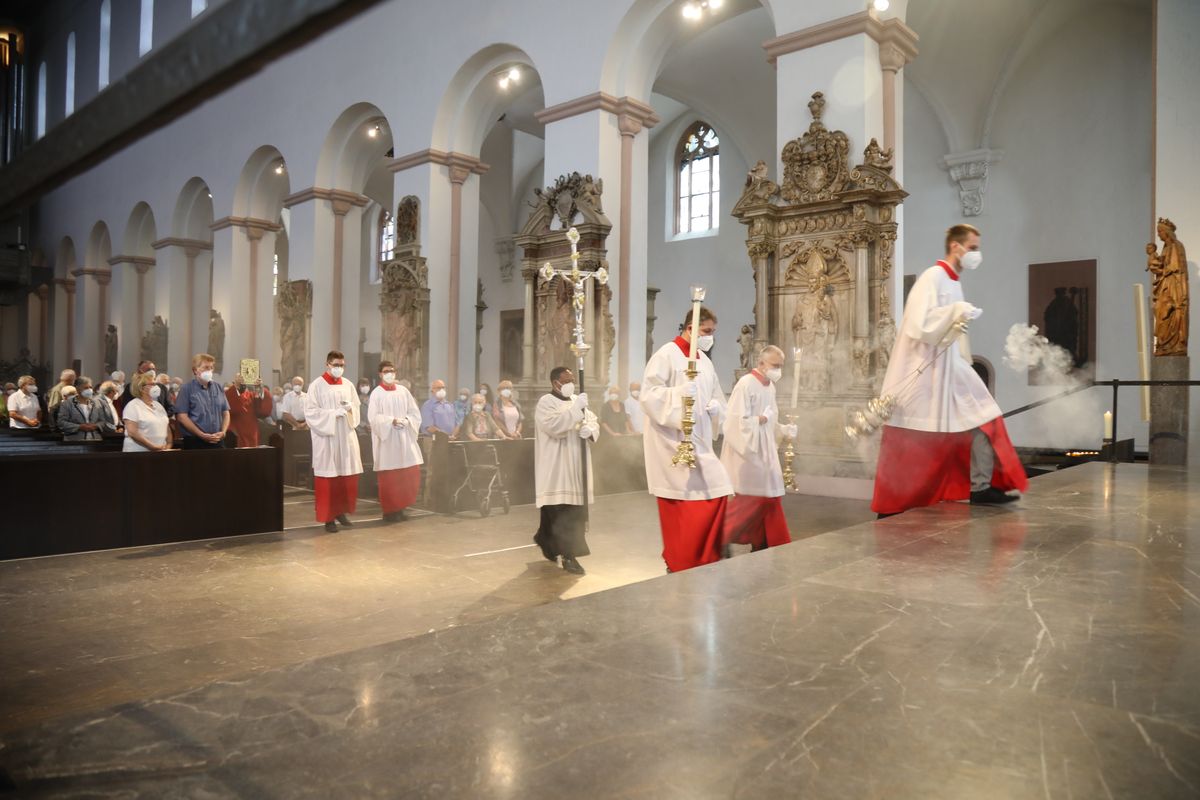 2621/0624 Ehejubilare Bischof 29. Juni Vormittag_28010