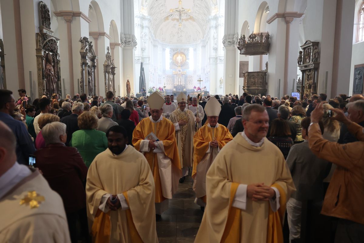 Bei einem Pontifikalgottesdienst im Würzburger Kiliansdom ist an Christi Himmelfahrt, 9. Mai 2024, Weihbischof Paul Reder zum Bischof geweiht worden. 