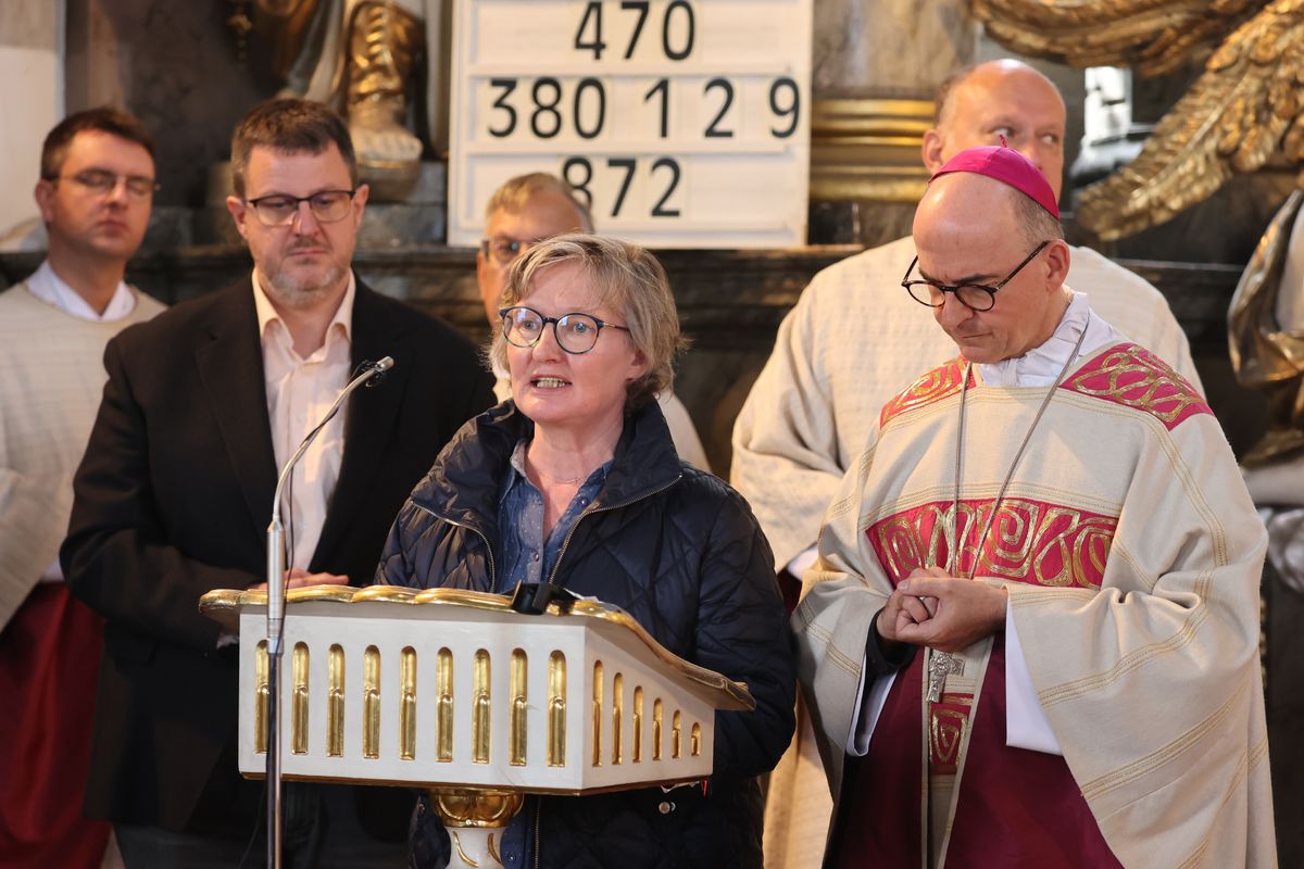 Mit einer Prozession und einem Pontifikalgottesdienst mit Bischof Dr. Franz Jung  ist am Sonntag, 15. September, das 200. Jubiläum der Kirchweihe des Würzburger Käppele gefeiert worden.