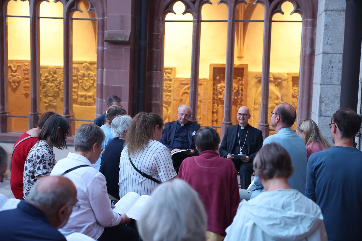 Die "Nacht der Hoffnung" am Samstagabend, 13. Juli, der Kiliani-Wallfahrtswoche lud zu Besinnung, Gebet und Kraftschöpfen in den Kiliansdom ein. Viele Passanten nutzten das Angebot, das um Mitternacht endete.