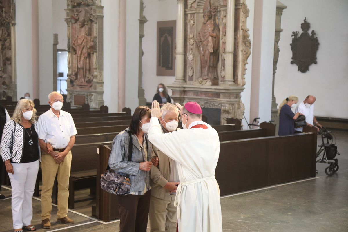 2621/0624 Ehejubilare Bischof 29. Juni Vormittag_28022