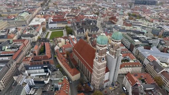 Der Münchener Dom zu Unserer lieben Frau ist eine von sieben bayerischen Kathedralen, die in der Sondersendung von "Kirche in Bayern" am Sonntag, 5. September, näher vorgestellt werden. Der Münchener Dom zu Unserer lieben Frau ist eine von sieben bayerischen Kathedralen, die in der Sondersendung von "Kirche in Bayern" am Sonntag, 5. September, näher vorgestellt werden.