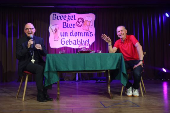 Bischof Dr. Franz Jung war am Sonntag, 22. September, Überraschungsgast bei "Brezel, Bier und domm