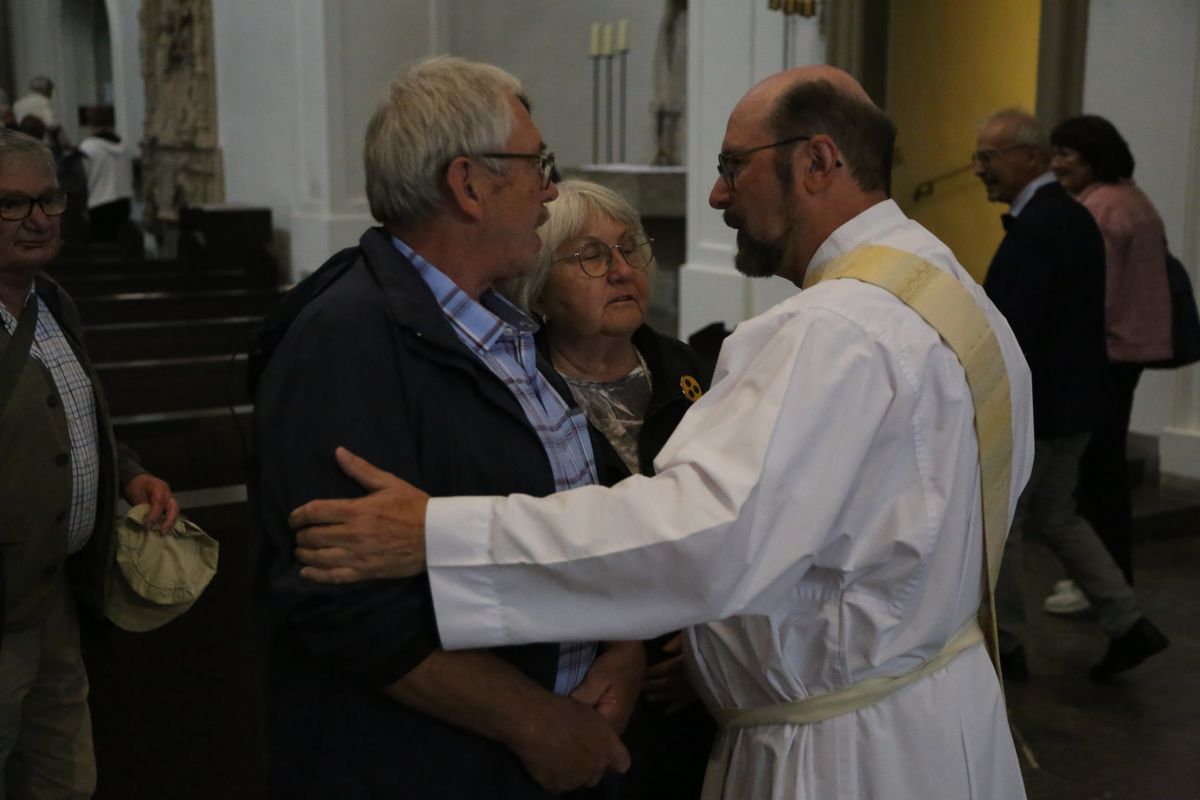 Bischof Dr. Franz Jung hat am Donnerstagnachmittag, 4. Juli, mit etwa 320 Paaren im Kiliansdom ihr goldenes oder diamantenes Ehejubiläum gefeiert.