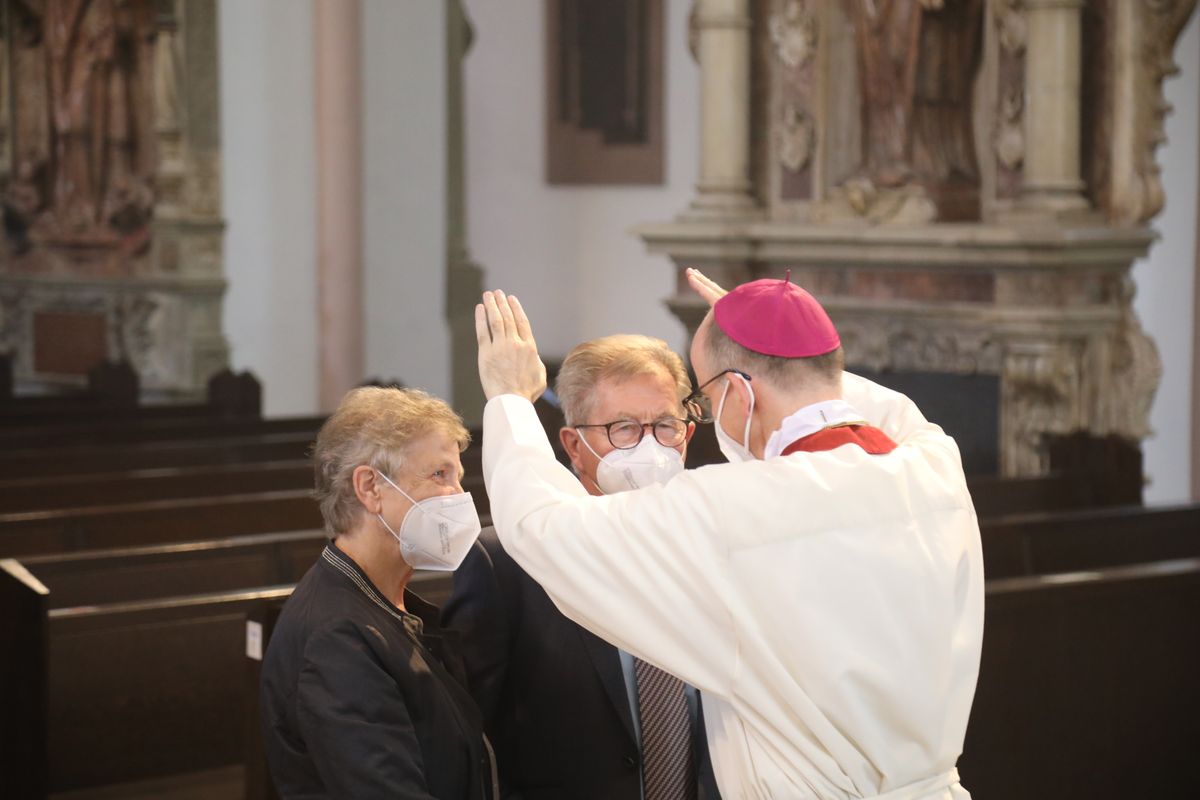 2621/0624 Ehejubilare Bischof 29. Juni Vormittag_28041