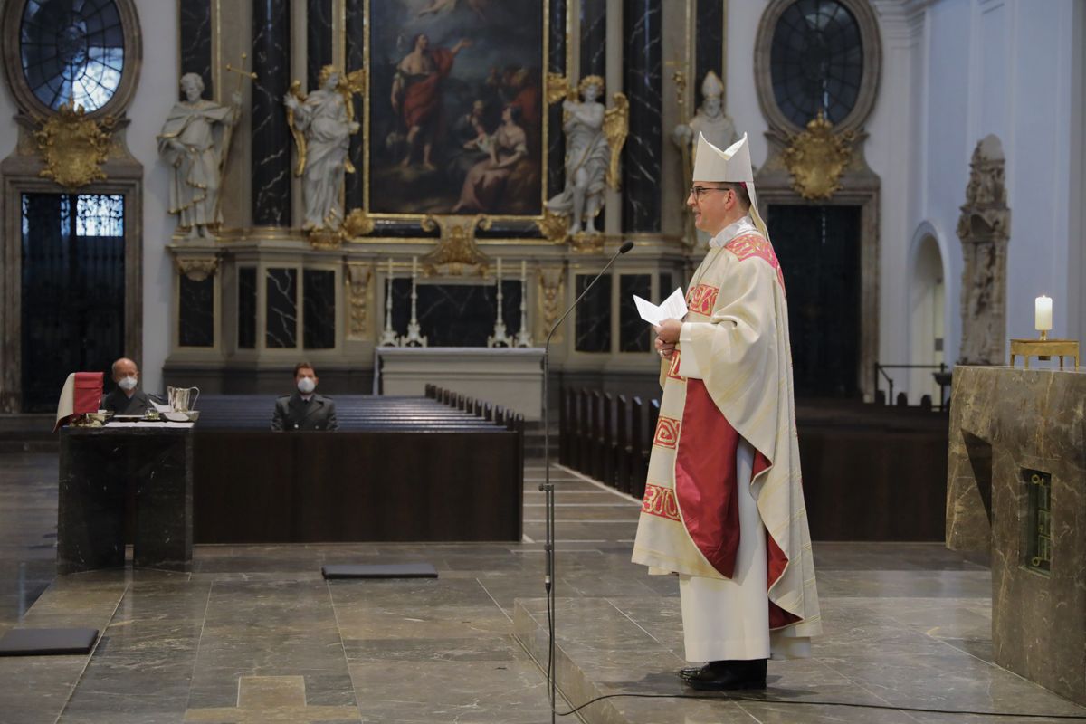 Bischof Dr. Franz Jung feiert mit Soldatinnen und Soldaten der Bundeswehr am Donnerstag, 28, Januar, im Würzburger Kiliansdom einen Gottesdienst  aus Anlass des Weltfriedenstags.