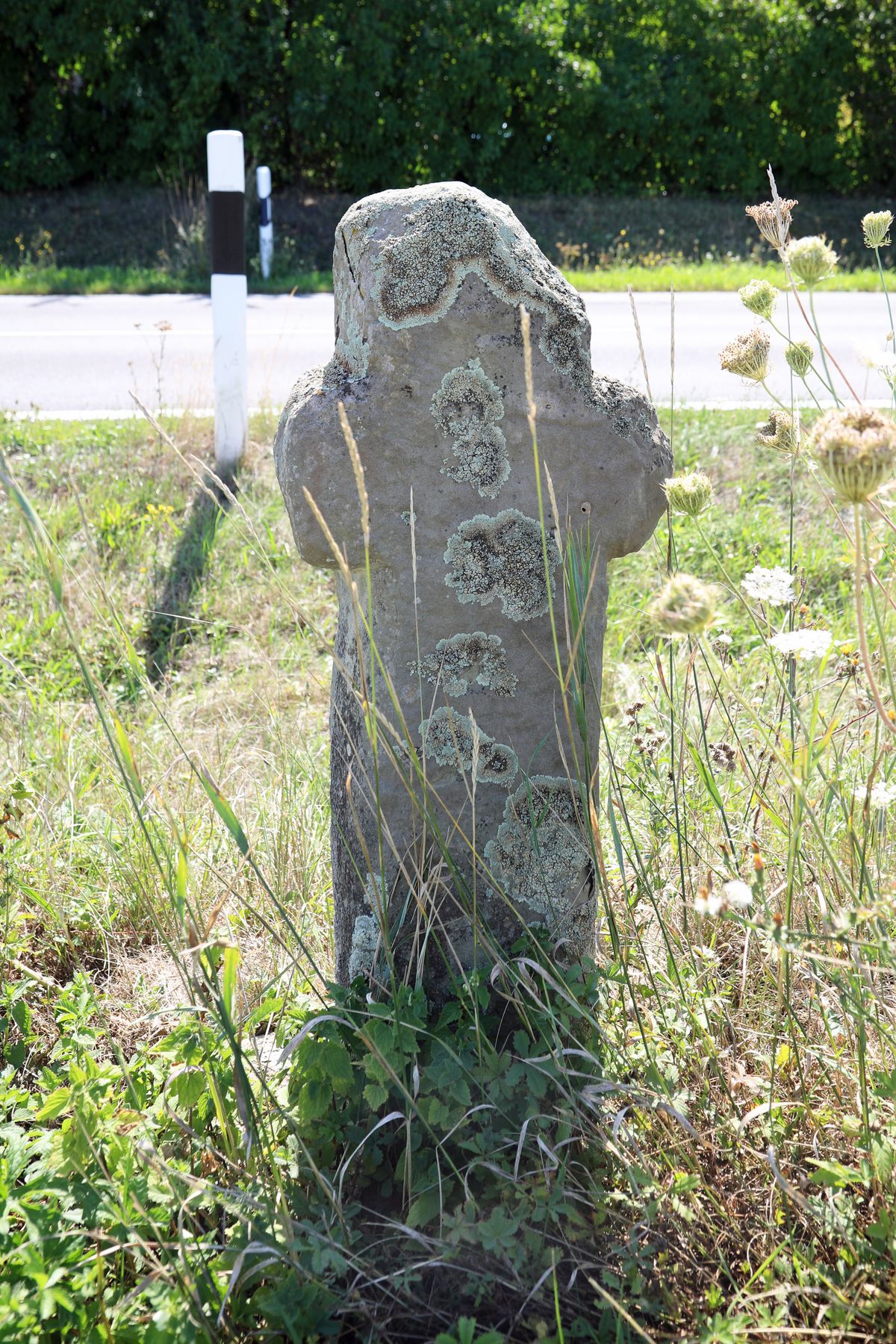 Dieses Sühnekreuz wurde der Sage nach errichtet, weil ein Wolf hier einen Menschen getötet haben soll.