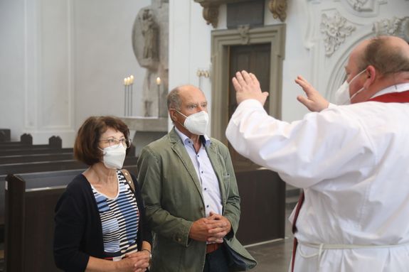 2621/0624 Ehejubilare Bischof 29. Juni Vormittag_28025