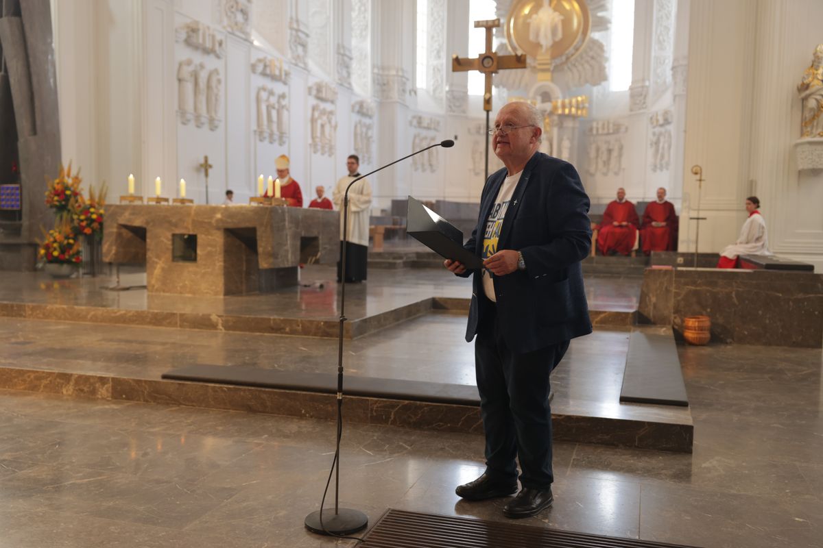 Beim Kiliani-Gottesdienst für die in Schule und Erziehung Tätigen hat Bischof Dr. Franz Jung am Freitag, 11. Juli, im Würzburger Kiliansdom 24 Frauen und Männern die Missio canonica verliehen.