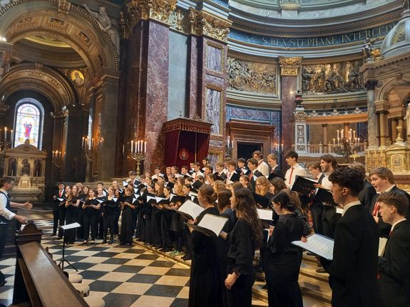 Lunch-Konzert in der Stephansbasilika in Budapest.