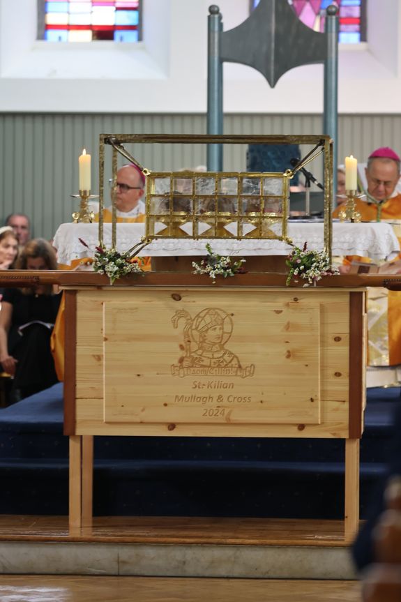 Mit einer Prozession durch den Ort, einem Gottesdienst in der Kilianskirche und einem gemeinsamen Mittagessen von Deutschen und Iren in der Saint Kilian