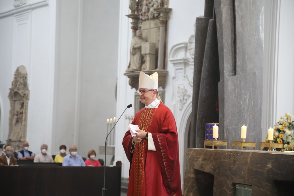 2621/0624 Ehejubilare Bischof 29. Juni Vormittag_28012