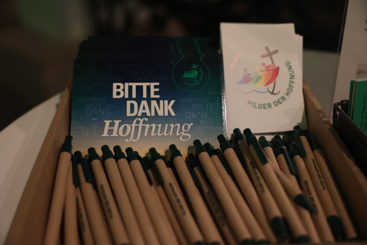 Die "Nacht der Hoffnung" am Samstagabend, 13. Juli, der Kiliani-Wallfahrtswoche lud zu Besinnung, Gebet und Kraftschöpfen in den Kiliansdom ein. Viele Passanten nutzten das Angebot, das um Mitternacht endete.