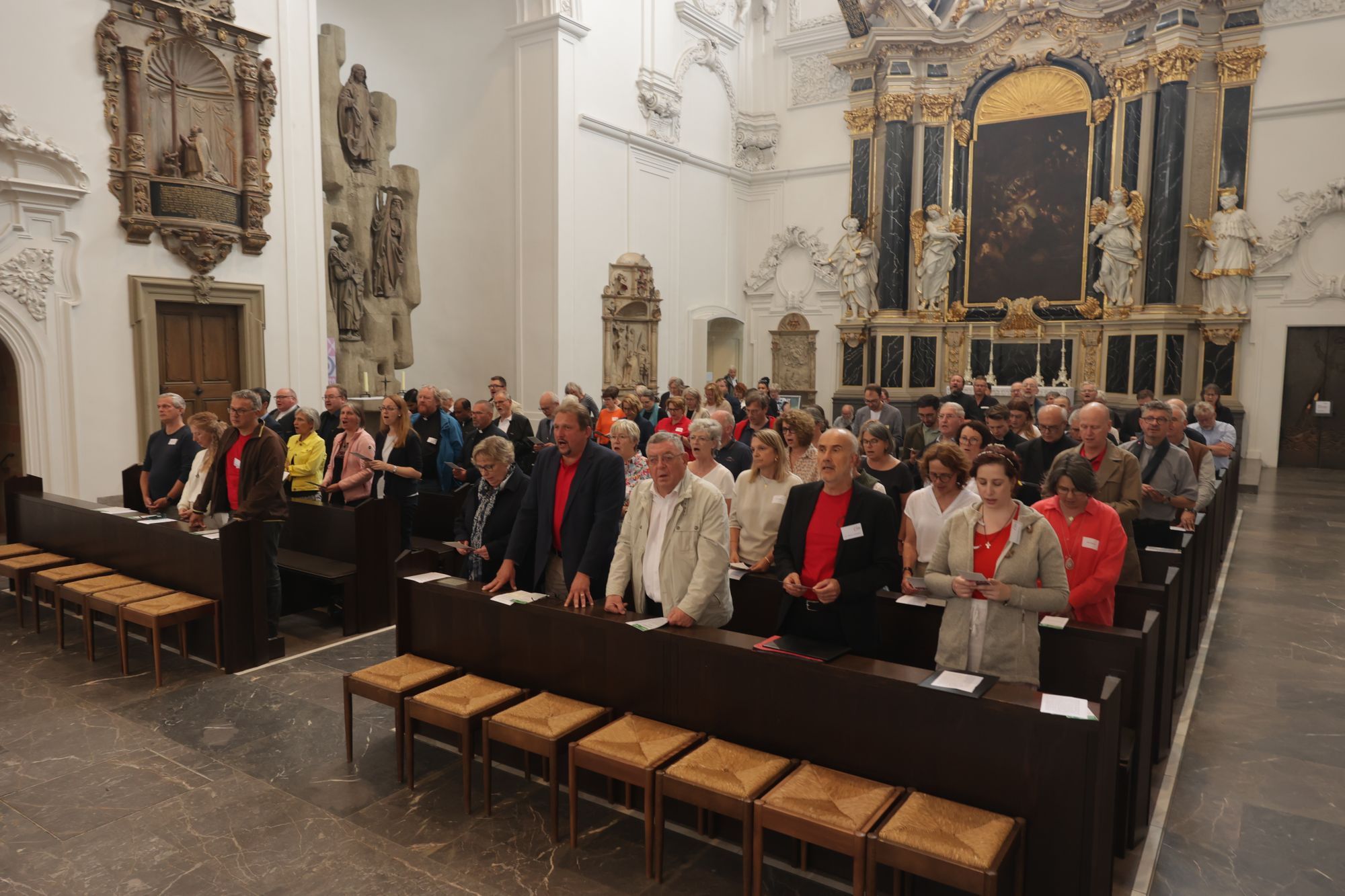 Mit Priestern, Diakonen und hauptamtlichen Mitarbeitenden hat Bischof Dr. Franz Jung am Dienstag, 8. Juli, einen Kiliani-Gottesdienst im Kiliansdom gefeiert. Eine Begegnung im Kilianeum schloss sich an. Mit Priestern, Diakonen und hauptamtlichen Mitarbeitenden hat Bischof Dr. Franz Jung am Dienstag, 8. Juli, einen Kiliani-Gottesdienst im Kiliansdom gefeiert. Eine Begegnung im Kilianeum schloss sich an.