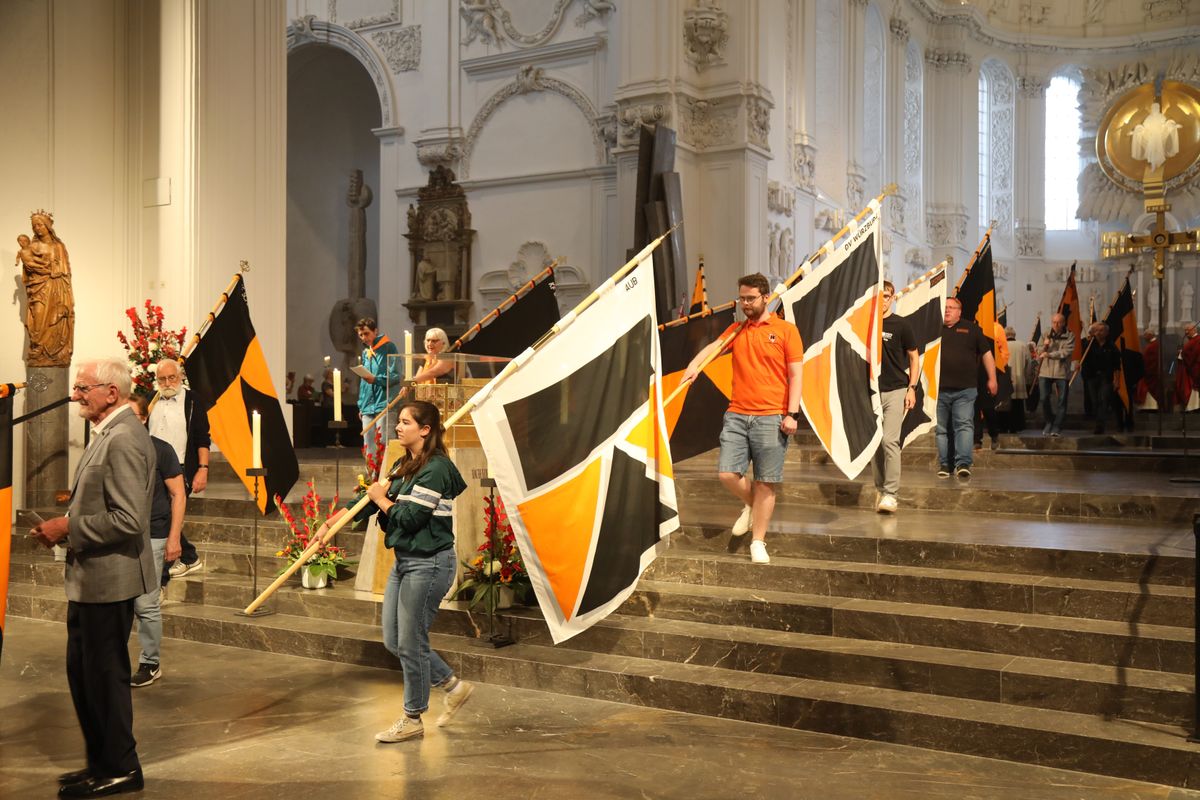 Weihbischof Paul Reder feierte am Dienstagabend, 8. Juli, einen Kiliani-Pontifikalgottesdienst mit den Katholischen Erwachsenenverbänden im Kiliansdom. 