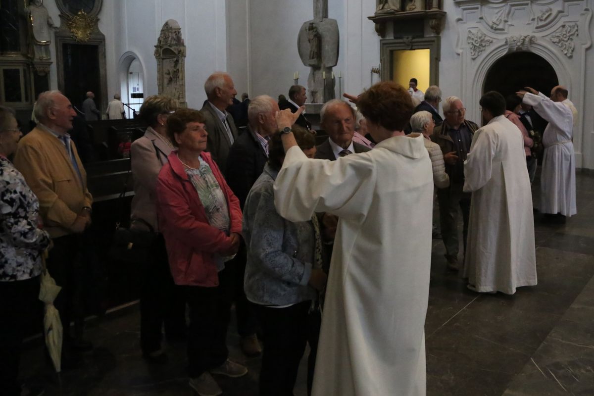 Bischof Dr. Franz Jung hat am Donnerstagnachmittag, 4. Juli, mit etwa 320 Paaren im Kiliansdom ihr goldenes oder diamantenes Ehejubiläum gefeiert.