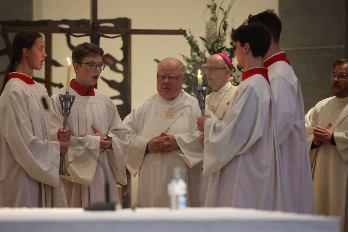 Bischof Dr. Franz Jung feierte am Festtag des heiligen Franziskus in der Kathedrale des heiligen Mél in Longford einen Gottesdienst. Im Anschluss lud die Pfarrei zum Kaffee in das Untergeschoss ein.