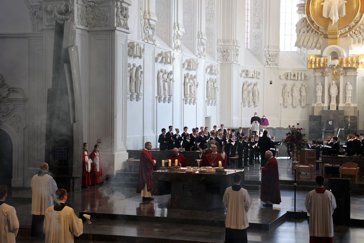 Bischof Dr. Franz Jung feierte am Sonntag, 10. April, in Würzburg die Palmsonntagsliturgie.