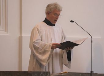Bischof Dr. Franz Jung feierte am Mittwochabend, 23. Juni, einen Gottesdienst für Ehepaare, die 2021 oder 2021 auf 25 gemeinsame Jahre zurückblicken. Im Anschluss konnten sich die Paare segnen lassen.