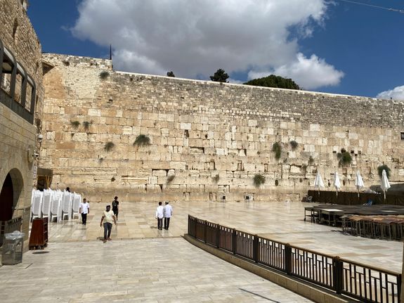 Die Klagemauer im Jüdischen Viertel der Altstadt von Jerusalem ist eine religiöse Stätte des Judentums. Die Klagemauer im Jüdischen Viertel der Altstadt von Jerusalem ist eine religiöse Stätte des Judentums.