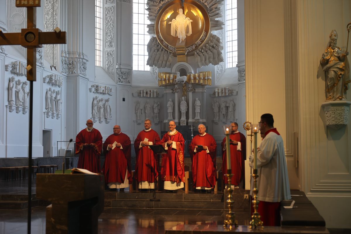 Die "Nacht der Hoffnung" am Samstagabend, 13. Juli, der Kiliani-Wallfahrtswoche lud zu Besinnung, Gebet und Kraftschöpfen in den Kiliansdom ein. Viele Passanten nutzten das Angebot, das um Mitternacht endete.